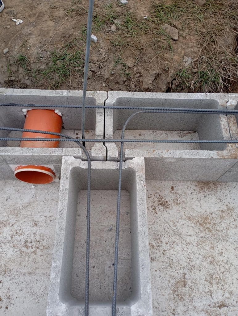 Hydroizolácia a ochrana základov proti vlhkosti na stavbe v Košiciach - Krásna